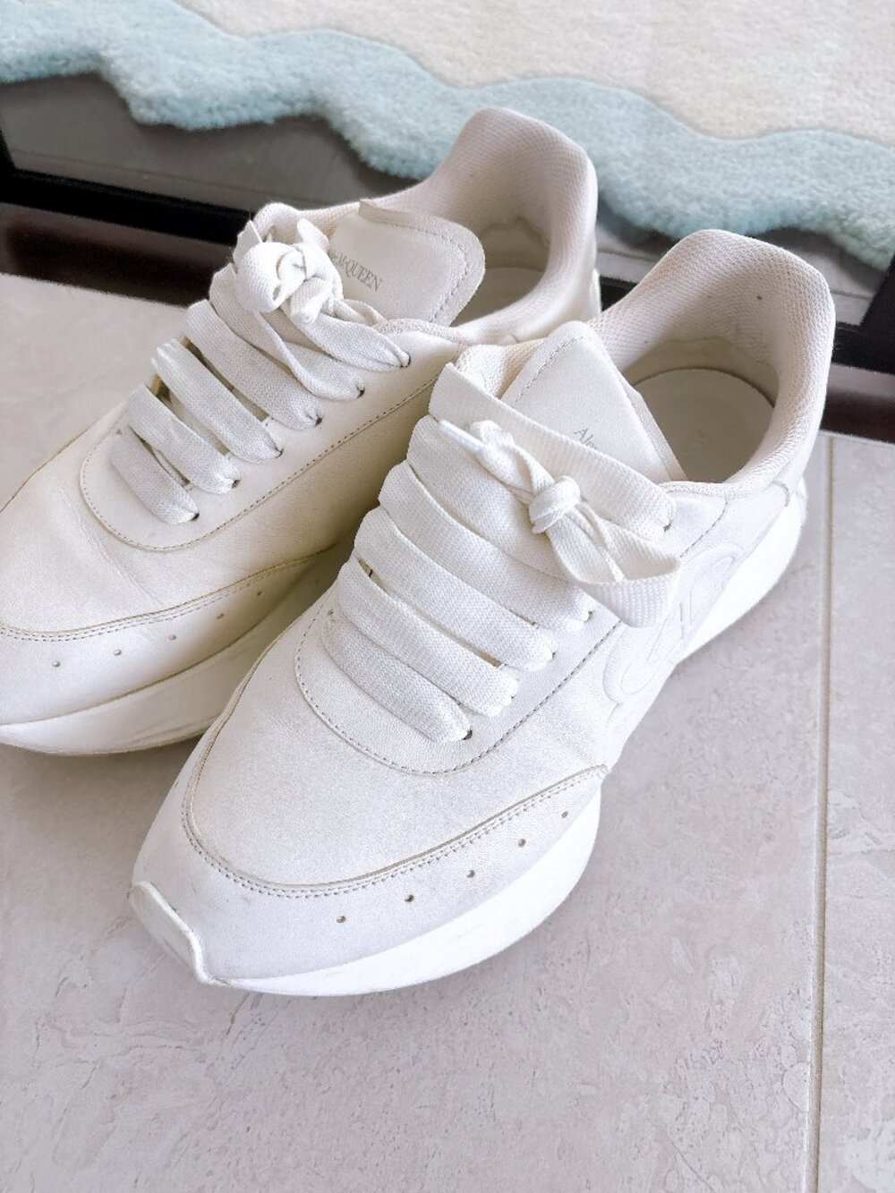 95% NEW MENS ALEXANDER MCQUEEN SNEAKER, SIZE 42